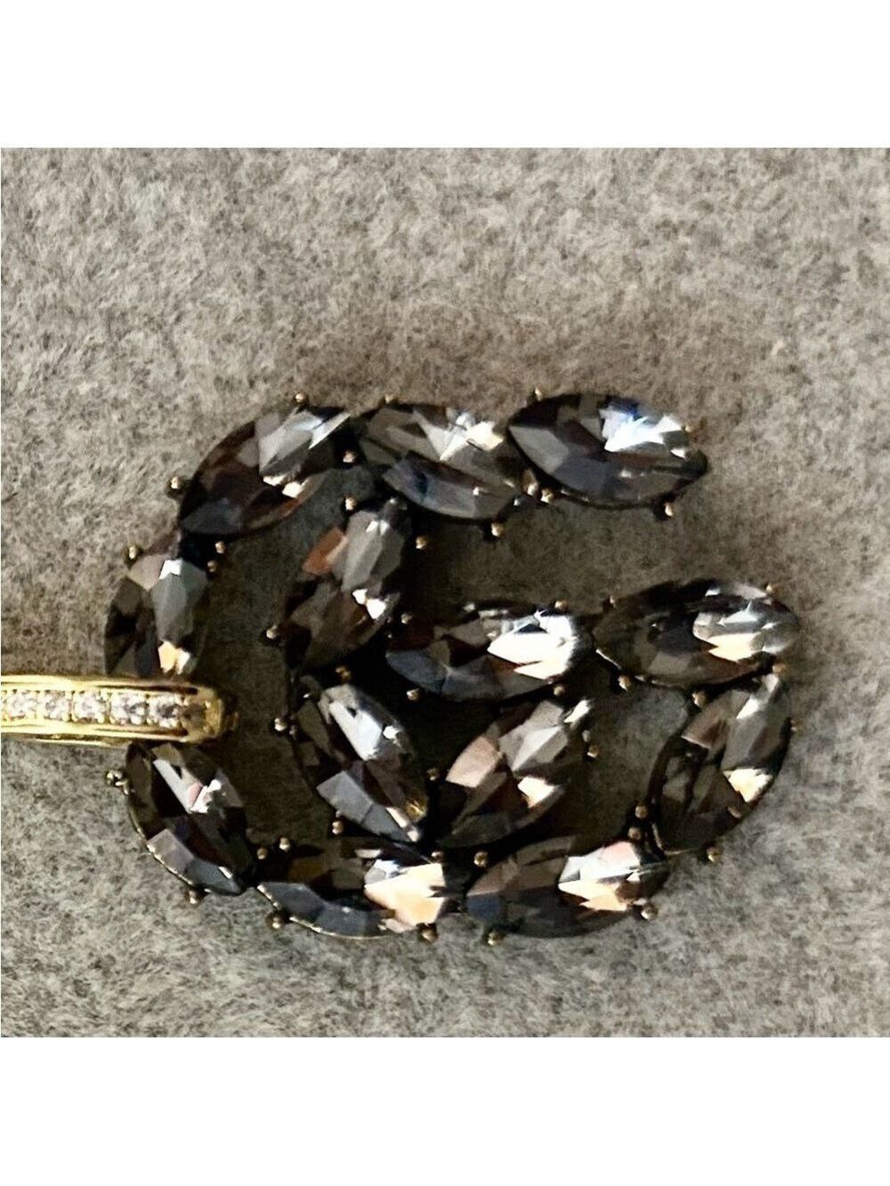 Elegant Gold and Black Women's pendant - Picture 3 of 4